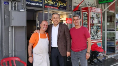 Cumhuriyet Caddesi’nde Sıcak Buluşma: Vali Tahir Şahin Halkla İç İçe