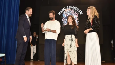 Ünlü oyuncularla sahneye çıkan özel çocuklar “Masal Savaşçıları” ile kalpleri fethetti