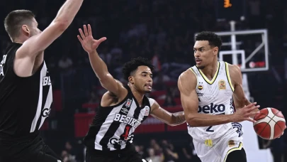 Fenerbahçe Beşiktaş finalinde tribün krizi: Hakemler soyunma odasına gitti!