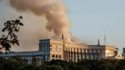 Rusya Kiev’e en büyük hava saldırısını düzenledi: Hükümet binası vuruldu