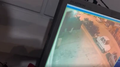 Kundaklama anı kamerada: Lastikleri yaktı, hızla uzaklaştı