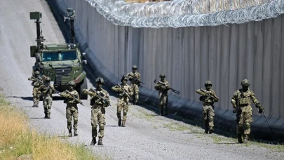 Van-İran sınırında güvenlik duvarının 204 kilometresi tamamlandı, Mehmetçik 24 saat nöbette