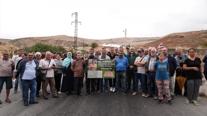 İzmir’de mahalle halkı çöpe karşı ayakta: 'Geçici dediler, ömürlük çöp verdiler'