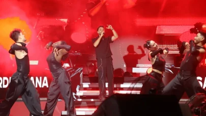 Sefo Çubuk Festivalinde sahne aldı, Belediye Başkanı’ndan turşuluk jest