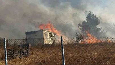 Karabük'te alevler köyü sardı: 3 ev kül oldu, köylüler tahliye edildi