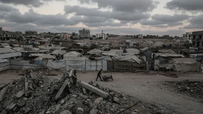 Siviller hedef alındı: İsrail'den üniversite kampüsü ve çadırlara bombalı saldırı