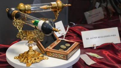 İzmir’de 'Mukaddes Emanetler' sergisi açıldı