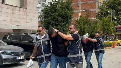 Eskişehir’de ambulansın peşine düşen baba-oğul sağlıkçılara tehditle tutuklandı