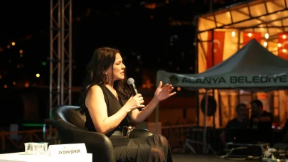 Alanya kitap fuarı’nda Aydan Şener rüzgârı: Fidan dikti, kitaplarını imzaladı