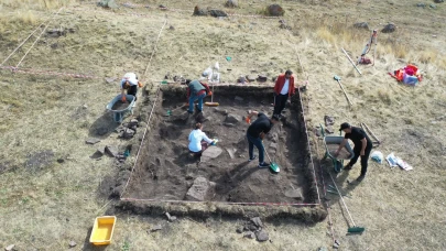 Erzurum Parmaksız Kale Höyüğü’nde 5 bin yıllık yaşam izleri gün yüzüne çıkıyor