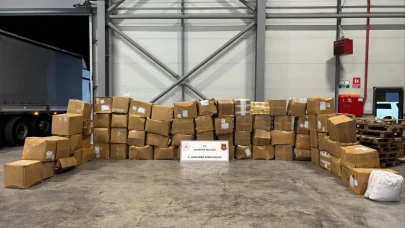 Jandarma durdurdu, narkotik köpeği ortaya çıkardı: Kaçak tütün operasyonu