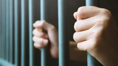 Arkadaşını odaya kilitleyen sanığa 2 yıl hapis