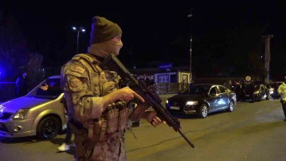 600 polis Erzurum'un güvenliği için sokakta