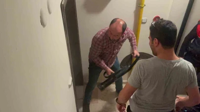 “Bıçaklandım” diyerek polisi alarma geçirdi, kapı kırılınca gerçek ortaya çıktı