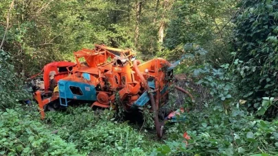 Direksiyon hakimiyetini kaybeden patoz sürücüsü öldü