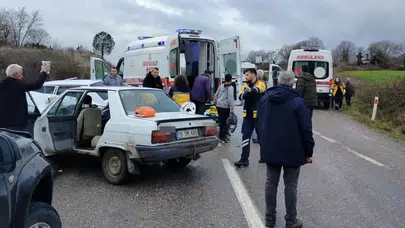 Gönen’de kavşakta feci çarpışma! Saniyeler içinde her şey alt üst oldu