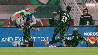 Osimhen iki kez vurdu, Lookman yönetti: 4-0’lık maçta tansiyon düşmedi