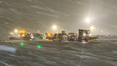 Sabiha Gökçen’de karla mücadele: Uçuş güvenliği için yoğun mesai