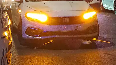 Çocuğa çarptı, aile sürücünün aracını parçaladı! Beylikdüzü’nde kaza sonrası linç girişimi kamerada...