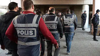 İzmir’de aranan cani kıskıvrak yakalandı: Suç makinesine yargının tokadı!