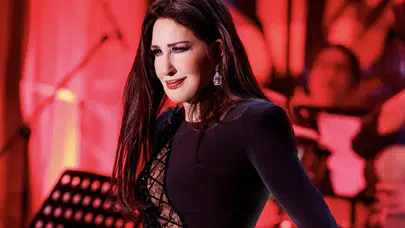 Tıklım tıklım dolu salonda Nükhet Duru fırtınası esti