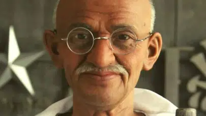 Mahatma Gandhi’nin hayatı, eğitimi, Güney Afrika yılları ve Hindistan’ın bağımsızlığındaki rolü