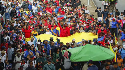 Gittiği gün kutlama yaptılar: Yeni başkan gelince Maduro’yu geri istediler!