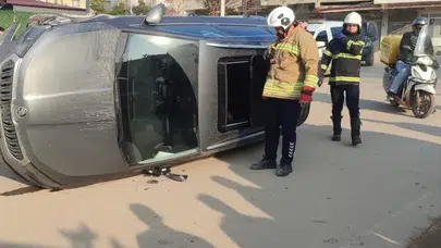 Kırıkhan’da korku dolu anlar! Çarpışmanın ardından araç yan yattı