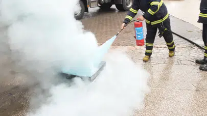 Arnavutköy’de elektrik telleri patladı, mahalle havai fişek gösterisi sandı!
