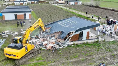 Muğla’da yıkım operasyonu: Kaçak yapılar birer birer yıkılıyor!
