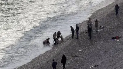 Dalgalar teslim alıyordu...Antalya’da facianın eşiğinden dönüldü!