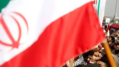 Yurtlar kapatıldı, öğrenciler çıkarılıyor: Tahran’da kritik karar!