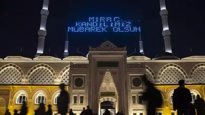 Peygamber Efendimiz Miraç Gecesi neler gördü? 5 vakit namaz ve Sidretü'l-münteha gerçeği