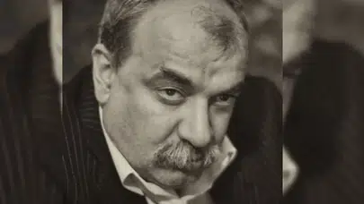 Koray Ergun biyografisi: Kaç yaşında, neden öldü, aslen nereli, film ve tv dizileri? Sahne performansı ve hayatı