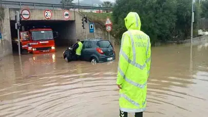 İzmir’de sağanak isyan ettirdi: 'Her yağmurda aynı çileyi çekiyoruz'!
