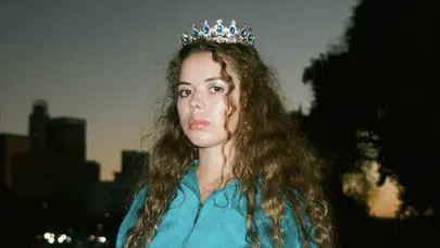 Nilüfer Yanya kimdir nereli, kaç yaşında, babası kim? Robert Pattinson'ın favori ismi!