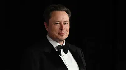 Elon Musk dünyanın yıllık gelirini dört saniyede kazanıyor
