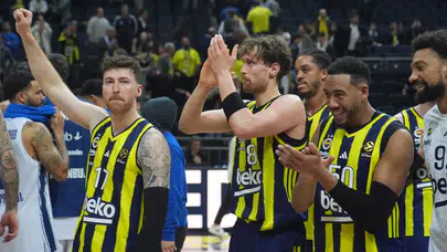 Ataşehir'de Fırtına Gibi Fenerbahçe! Efes’i Dağıttı, EuroLeague Liderliğini Kaptı
