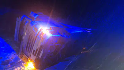 Tır yolda değil buz pistinde sandı... Bilecik-Yenişehir yolunda can pazarı yaşandı!