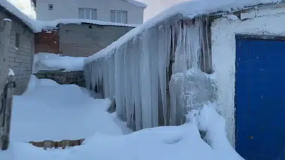 Sivas'ta kar rekoru kırılıyor: Sokaklar beyaz labirente döndü!