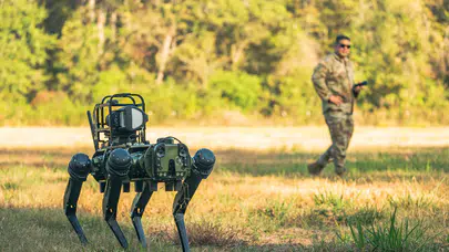 Savaş alanında yeni aktör: Japon ordusu robot köpeklerini sahaya sürdü