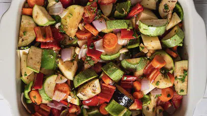 Taşacak Bu Deniz'de anlatılan Yunanistan'ın Briam yemeği tarifi