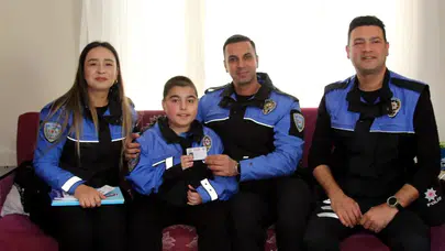 Üniformayı giydi, devriyeye çıktı: Mahmut Efe’nin polis olma hayali gerçek oldu!