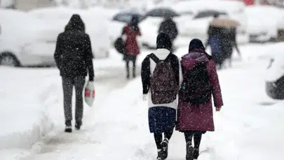 Kar yağışı eğitimi vurdu... Üç ilçede taşımalı eğitime ara verildi!