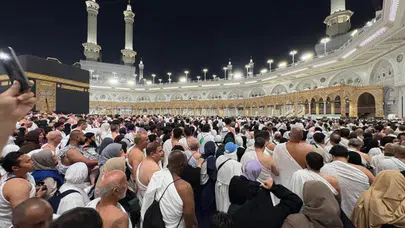 Umrede rekor kalabalık: Mescid-i Haram sınırları zorladı