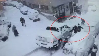 Kar topu oynayan kardeşlere pikap çarptı: Sürücü kaçtı