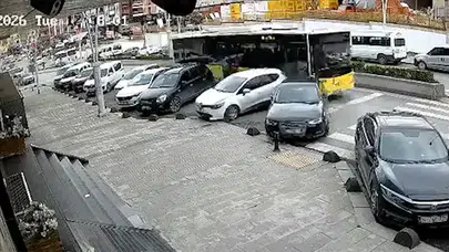 İETT otobüsünden duran arabalara saldırı! Esenler’de trafik terörü kameralara yansıdı…