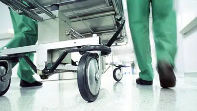 Otoyolu inşasında iş kazası: Çelik inşaat kalıbının altında kaldı!