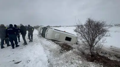 Minibüs kontrolden çıktı, Elazığ’da şarampole devrildi!