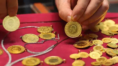 Altında yeni rekor kapıda... Zirveye adım adım, gözler kritik veride!